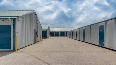 Outside Storage units in Lethbridge