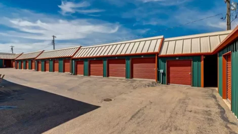 Mini Mall Storage in Redcliff