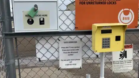Davinci box and sign