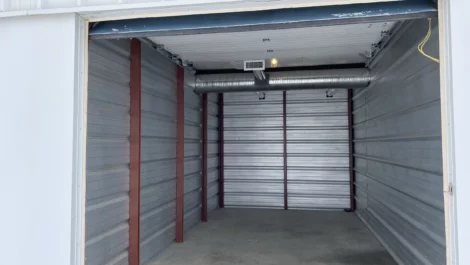 drive up storage units at Mini Mall Storage