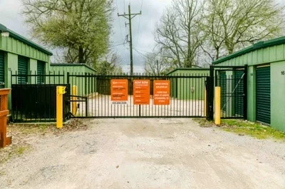 Facility gate at Mini Mall Storage in Splendora