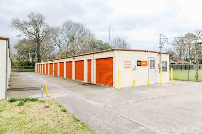 drive up self storage units at Mini Mall Storage