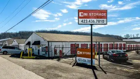 Front approach view of the Mini Mall Storage Ooltewah Lumber lane location