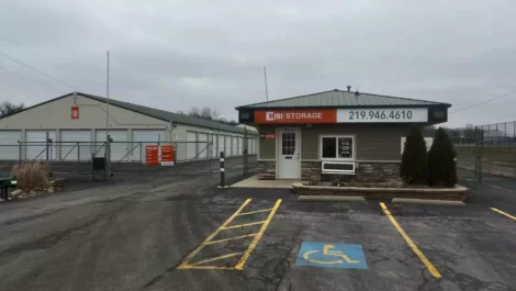 Mini Mall Storage office in Cedar Lake
