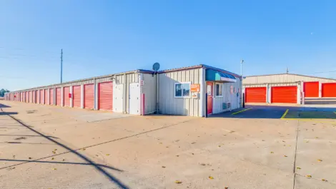 Another angle of the office exterior at Mini Mall storage Salina 9th St.