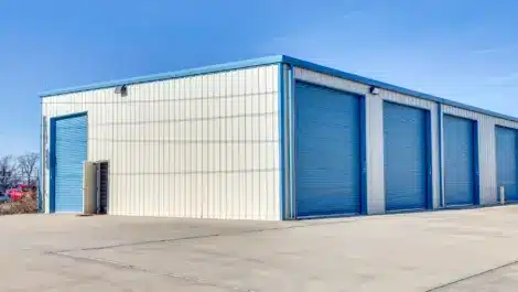 Large storage units in Salina Foxboro