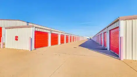 2 rows of Medium and large sized self storage units at Mini Mall Storage Salina 9th st.