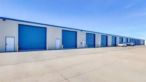 Extra large self storage bays in foxboro Salina