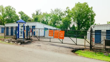 Kingsoort front gate