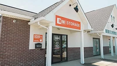 self storage customer service office