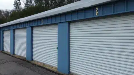 Row of Large sized self storage units at Mini Mall Storage Soddy Daisy